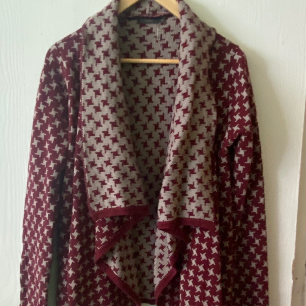 Maroon and Gray Modern Houndstooth Pattern Cardigan - Sz M